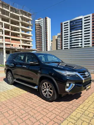 TOYOTA HILUX SW4 2.8 SRX 4X4 7 LUGARES 16V TURBO INTERCOOLER DIESEL 4P AUTOMÁTICO TOYOTA HILUX SW4 2.8 SRX 4X4 7 LUGARES 16V TURBO INTERCOOLER DIESEL 4P AUTOMÁTICO