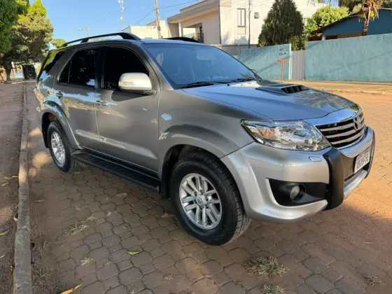 TOYOTA HILUX SW4 3.0 SRV 4X4 7 LUGARES 16V TURBO INTERCOOLER DIESEL 4P AUTOMÁTICO