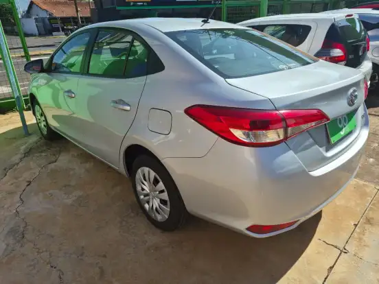 TOYOTA-YARIS-2024