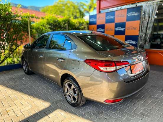 TOYOTA-YARIS-2019