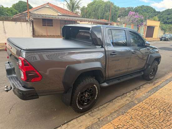 TOYOTA-HILUX-2.8 D-4D TURBO DIESEL CD GR-S 4X4 AUTOMÁTICO TOYOTA-HILUX-2023