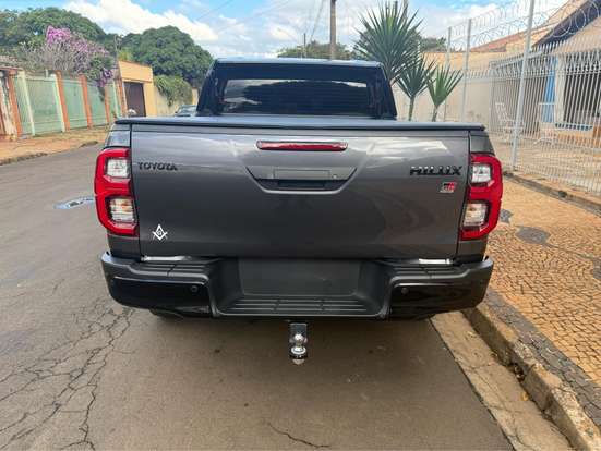 TOYOTA-HILUX-2.8 D-4D TURBO DIESEL CD GR-S 4X4 AUTOMÁTICO TOYOTA-HILUX-2023