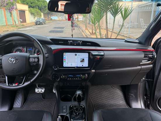 TOYOTA-HILUX-2023