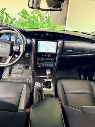 TOYOTA-HILUX SW4-2023