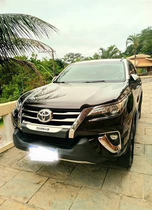 TOYOTA HILUX SW4 2.8 SRX DIAMOND 4X4 7 LUGARES 16V TURBO INTERCOOLER DIESEL 4P AUTOMÁTICO