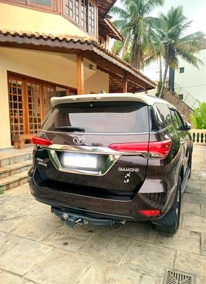TOYOTA-HILUX SW4-2019