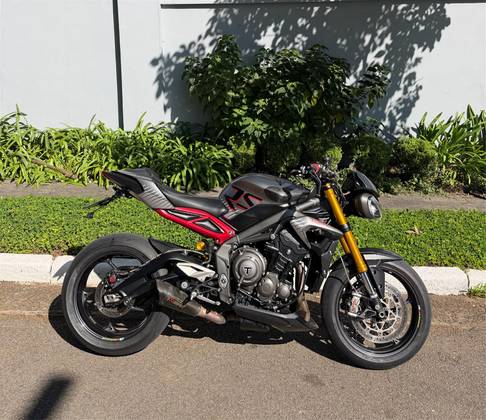 TRIUMPH STREET TRIPLE 765 RS 