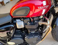 TRIUMPH STREET TWIN TRIUMPH STREET TWIN