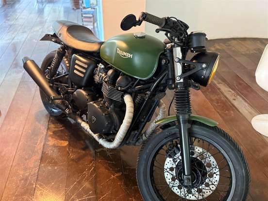 TRIUMPH-THRUXTON-2014