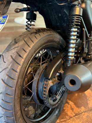 TRIUMPH-THRUXTON-2014