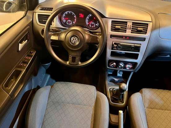 VOLKSWAGEN-FOX-2014