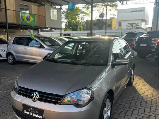 VOLKSWAGEN-POLO SEDAN-1.6 MI COMFORTLINE 8V FLEX 4P AUTOMATIZADO VOLKSWAGEN-POLO SEDAN-2014