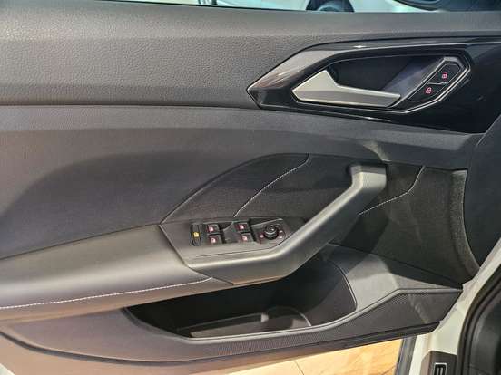 VOLKSWAGEN-T-CROSS-2025