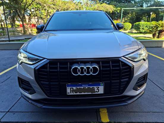 AUDI-Q3-2021