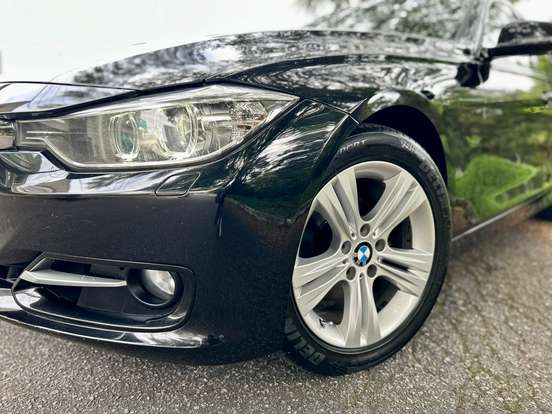 BMW-320i-2013