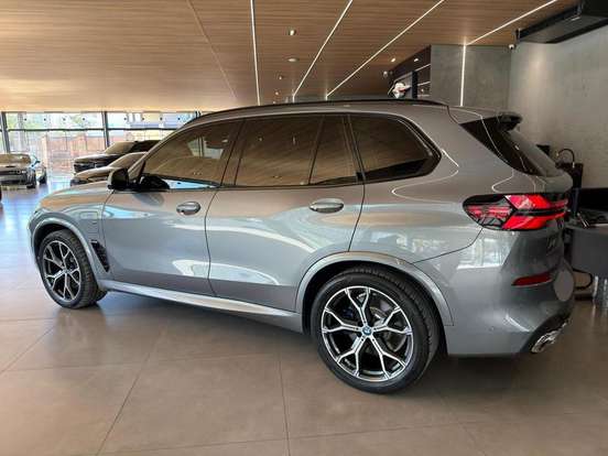 BMW-X5-2024
