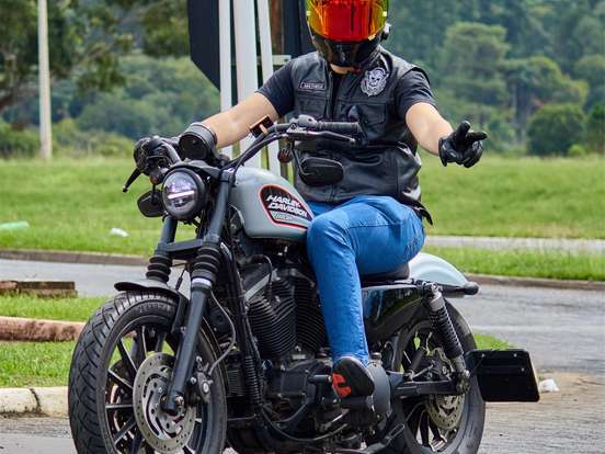 HARLEY-DAVIDSON-SPORTSTER XL 883 R HARLEY-DAVIDSON-SPORTSTER XL 883 R-2013