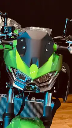 KAWASAKI-Z500-2025