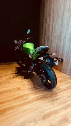 KAWASAKI-Z500-2025