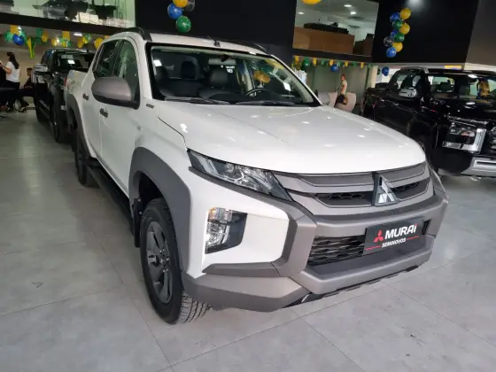 MITSUBISHI L200 TRITON 2.4 16V TURBO DIESEL SPORT OUTDOOR PLUS CD 4P 4X4 AUTOMÁTICO MITSUBISHI L200 TRITON 2.4 16V TURBO DIESEL SPORT OUTDOOR PLUS CD 4P 4X4 AUTOMÁTICO