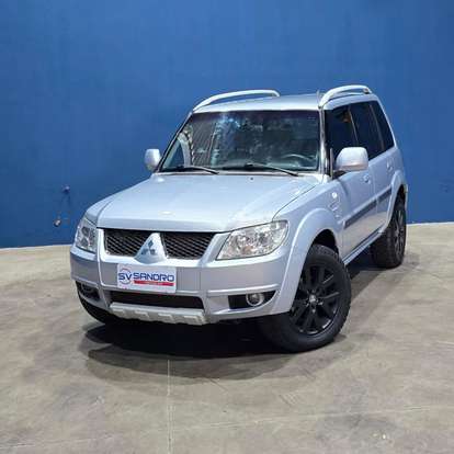 MITSUBISHI-PAJERO-2011