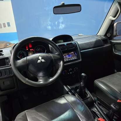 MITSUBISHI-PAJERO-2011
