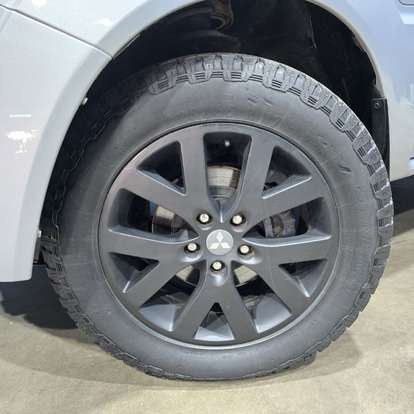 MITSUBISHI-PAJERO-2011