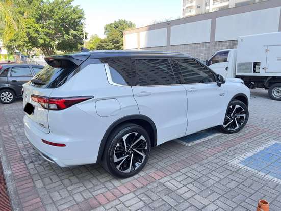MITSUBISHI-OUTLANDER-2025