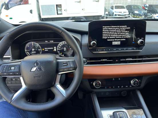 MITSUBISHI-OUTLANDER-2.4 PHEV SIGNATURE S-AWC DHT MITSUBISHI-OUTLANDER-2025