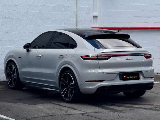 PORSCHE-CAYENNE-2022