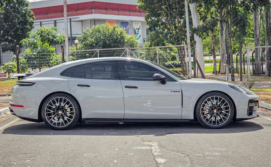 PORSCHE-PANAMERA-2025
