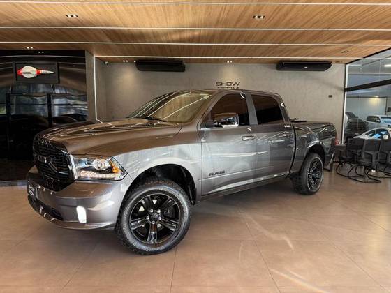 RAM CLASSIC 5.7 V8 GASOLINA LARAMIE NIGHT EDITION CD 4X4 AUTOMÁTICO