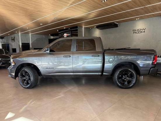 RAM-CLASSIC-5.7 V8 GASOLINA LARAMIE NIGHT EDITION CD 4X4 AUTOMÁTICO RAM-CLASSIC-2023