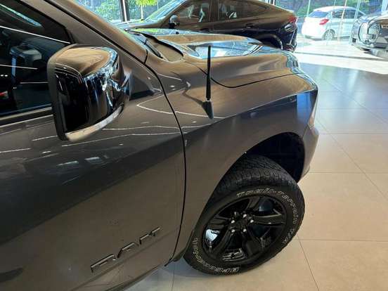 RAM-CLASSIC-5.7 V8 GASOLINA LARAMIE NIGHT EDITION CD 4X4 AUTOMÁTICO RAM-CLASSIC-2023