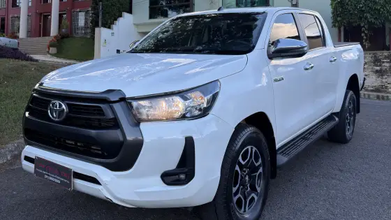 TOYOTA HILUX 2.8 D-4D TURBO DIESEL CD POWER PACK 4X4 MANUAL