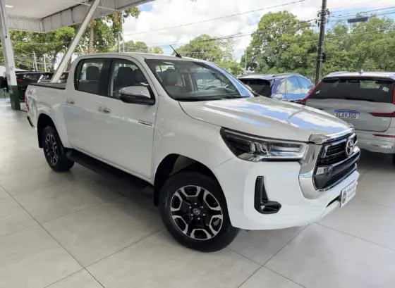 TOYOTA HILUX 2.8 D-4D TURBO DIESEL CD SRV 4X4 AUTOMÁTICO