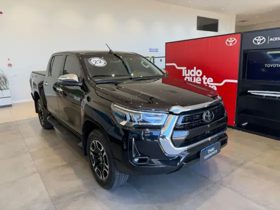 TOYOTA HILUX 2.8 D-4D TURBO DIESEL CD SRX 4X4 AUTOMÁTICO TOYOTA HILUX 2.8 D-4D TURBO DIESEL CD SRX 4X4 AUTOMÁTICO