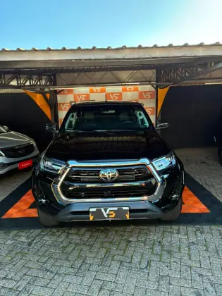TOYOTA HILUX 2.8 D-4D TURBO DIESEL CD SRX PLUS 4X4 AUTOMÁTICO TOYOTA HILUX 2.8 D-4D TURBO DIESEL CD SRX PLUS 4X4 AUTOMÁTICO