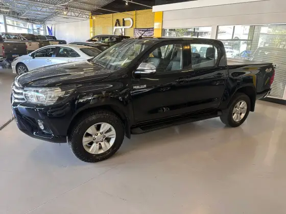 TOYOTA HILUX 2.8 SRV 4X4 CD 16V DIESEL 4P AUTOMÁTICO