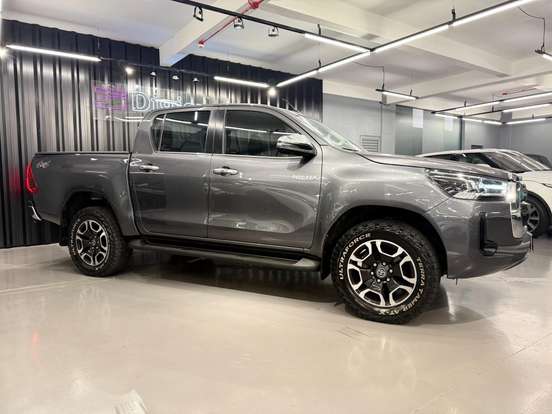 TOYOTA-HILUX-2.8 D-4D TURBO DIESEL CD SRX 4X4 AUTOMÁTICO TOYOTA-HILUX-2022