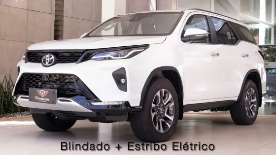 TOYOTA HILUX SW4 2.8 D-4D TURBO DIESEL SRX PLATINUM 7L 4X4 AUTOMÁTICO TOYOTA HILUX SW4 2.8 D-4D TURBO DIESEL SRX PLATINUM 7L 4X4 AUTOMÁTICO
