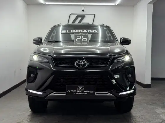 TOYOTA HILUX SW4 2.8 D-4D TURBO DIESEL SRX PLATINUM 7L 4X4 AUTOMÁTICO