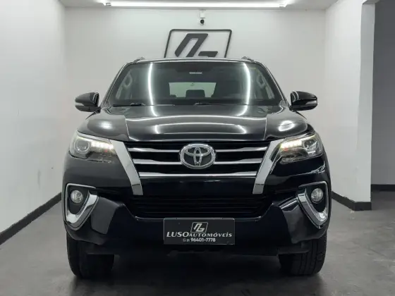 TOYOTA HILUX SW4 2.8 SRX 4X4 7 LUGARES 16V TURBO INTERCOOLER DIESEL 4P AUTOMÁTICO TOYOTA HILUX SW4 2.8 SRX 4X4 7 LUGARES 16V TURBO INTERCOOLER DIESEL 4P AUTOMÁTICO