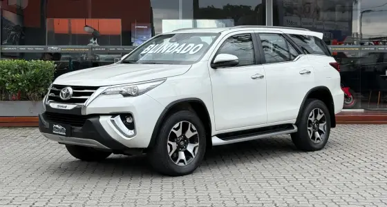 TOYOTA HILUX SW4 2.8 SRX DIAMOND 4X4 7 LUGARES 16V TURBO INTERCOOLER DIESEL 4P AUTOMÁTICO TOYOTA HILUX SW4 2.8 SRX DIAMOND 4X4 7 LUGARES 16V TURBO INTERCOOLER DIESEL 4P AUTOMÁTICO