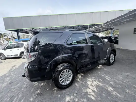 TOYOTA-HILUX SW4-2012
