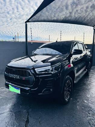 TOYOTA HILUX 2.8 D-4D TURBO DIESEL CD GR-S 4X4 AUTOMÁTICO