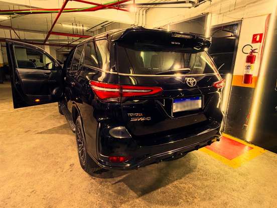 TOYOTA-HILUX SW4-2024