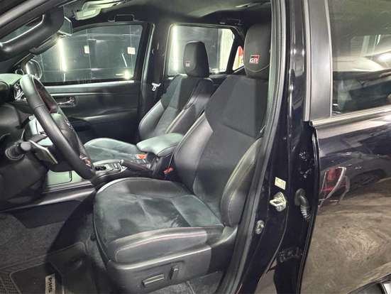 TOYOTA-HILUX SW4-2024