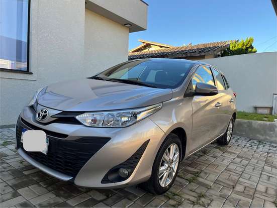 TOYOTA-YARIS-2019