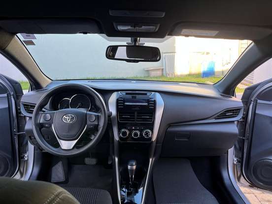 TOYOTA-YARIS-2019
